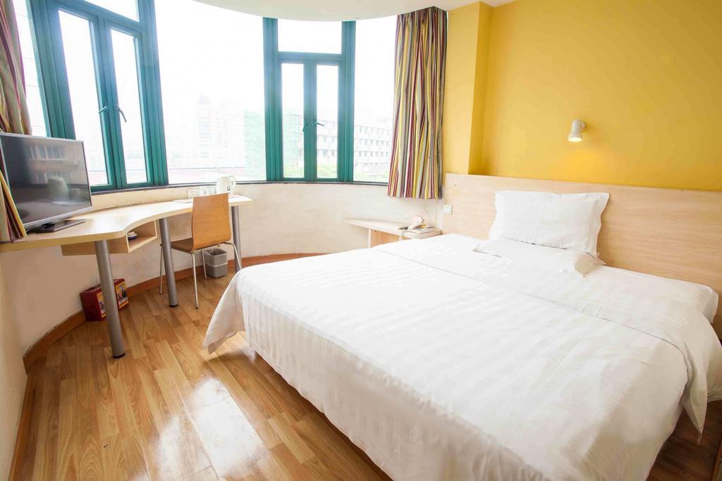 7Days Inn Xiamen Lotus Square Branch Jiangtouzhen Room photo
